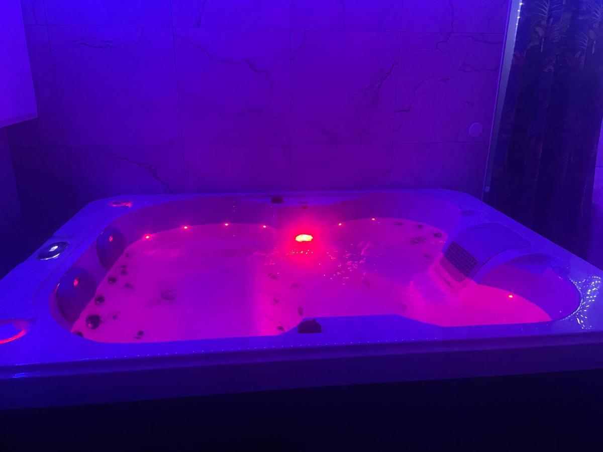 Lady Cosmopolite Hotel Арас Екстериор снимка